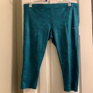 Nike Dri Fit Size 2XL Capri Length Pants